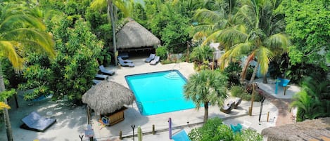 2 piscinas al aire libre, una piscina climatizada