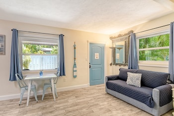 Siesta Suite (1 Queen Bed and 1 Sofabed) | Premium bedding, pillowtop beds, in-room safe, individually decorated at Siesta Key Palms Resort