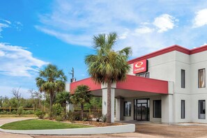 Exterior - Econo Lodge Inn & Suites Channelview - Houston East (Channelview)