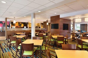 Free daily buffet breakfast  - Fairfield Inn & Suites Lancaster East at The Outlets (Lancaster)