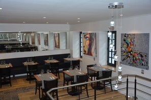 Breakfast, lunch and dinner served - Le Matisse (Pau)