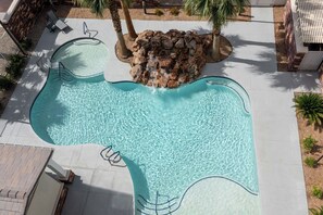 Outdoor pool - Residence Inn Las Vegas Airport (Las Vegas)