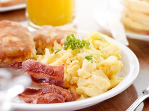 Frukost enligt egen beställning varje dag mot avgift