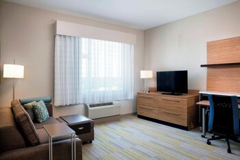 32-inch Smart TV with cable channels, TV, Netflix at TownePlace Suites by Marriott Miami Homestead