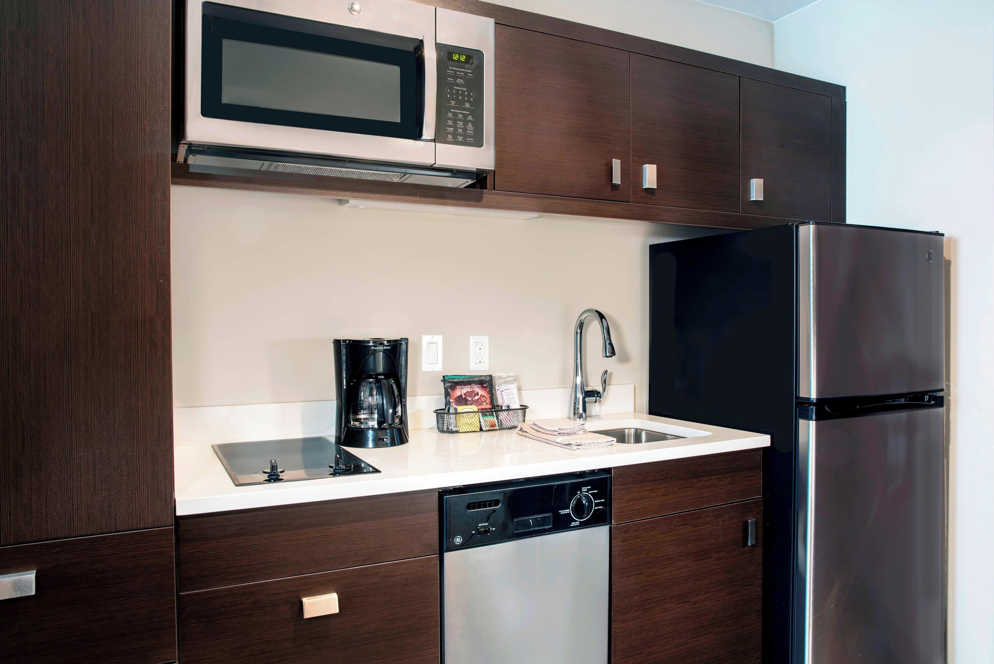 fridge, microwave, stovetop, dishwasher