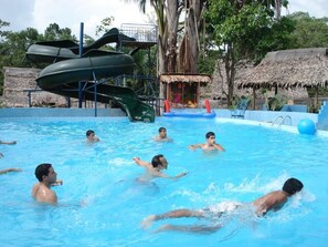 Hồ bơi ngoài trời 