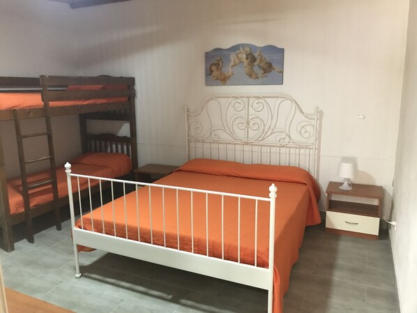 Habitación cuádruple estándar, cocineta | Vista desde la habitación