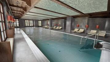 Kolam renang tertutup, kolam renang terbuka, kerusi lepak pantai