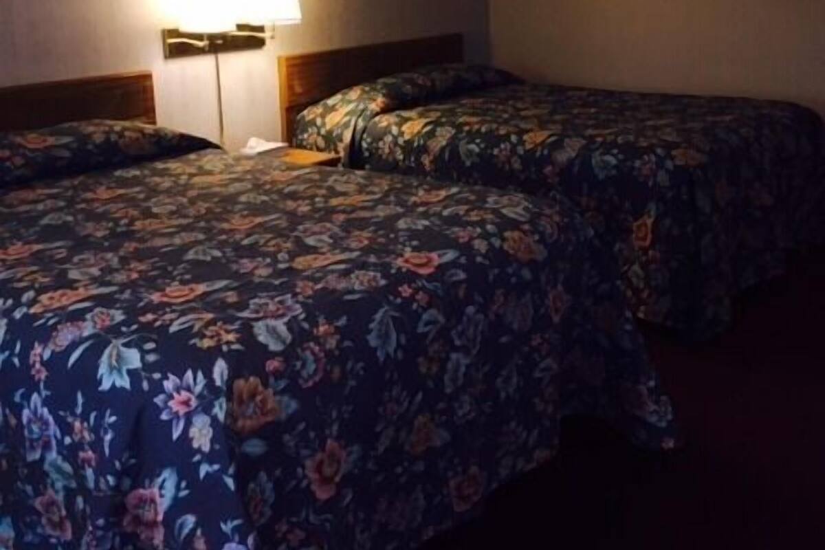Iron/ironing board, rollaway beds, bed sheets
