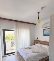 Minibar, caja fuerte, escritorio y wifi gratis