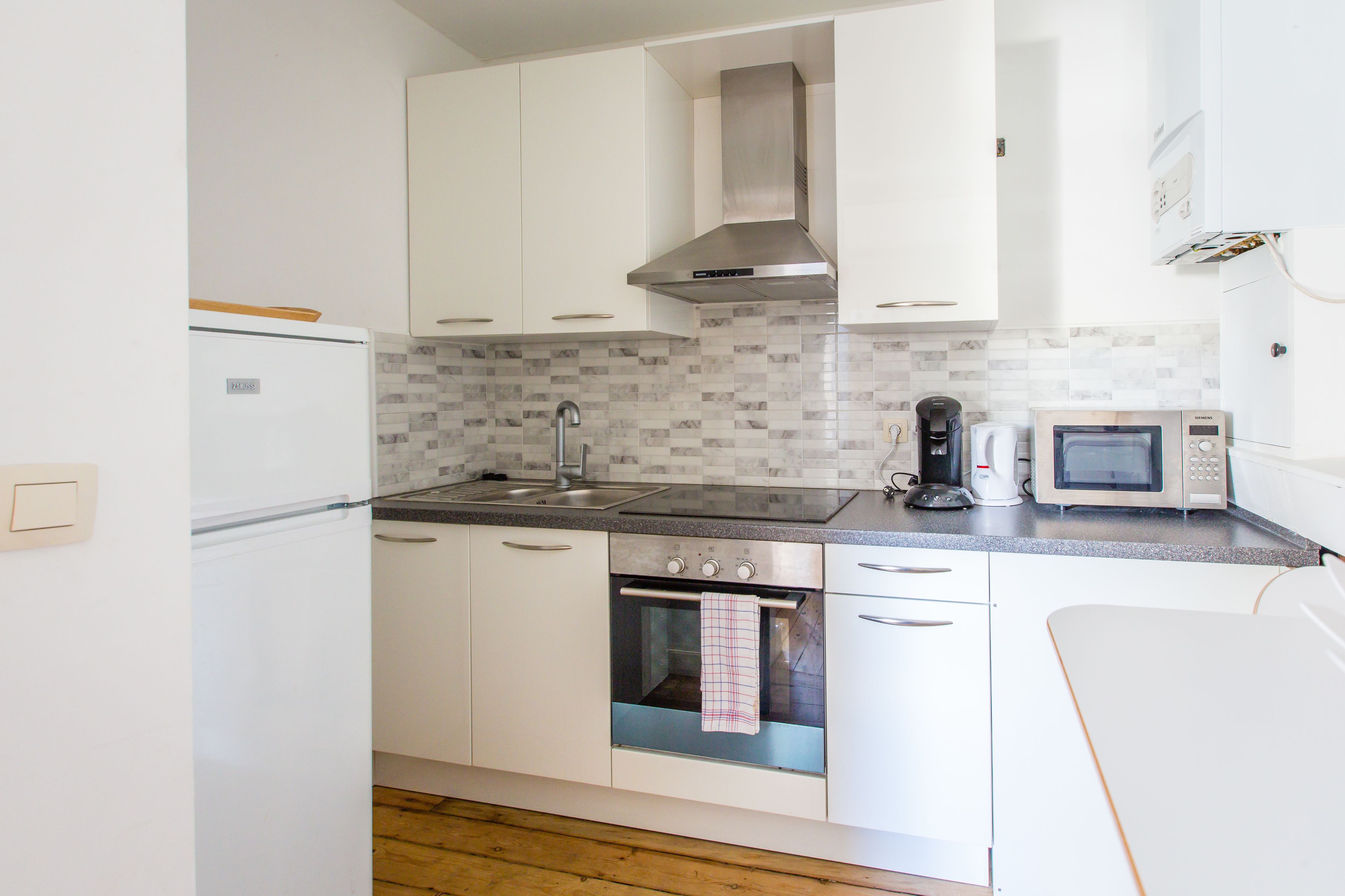 standard suite | private kitchen | full-sized fridge, microwave, oven, stovetop