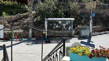 Entrada al alojamiento