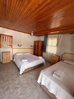 Triple Room | In-room safe, free cribs/infant beds, free WiFi