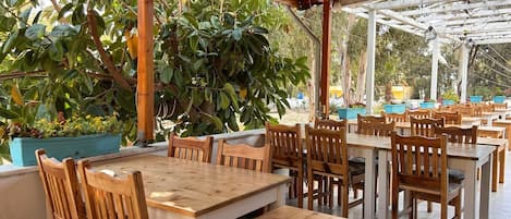 Breakfast, lunch and dinner served