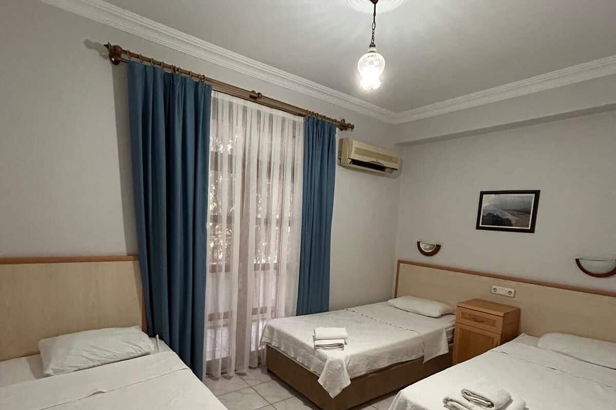 Triple Room | In-room safe, free cots/infant beds, free WiFi