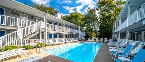 Seasonal outdoor pool, open 9:00 AM to 10:00 PM, sun loungers