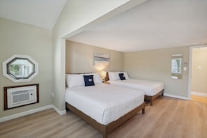 Apartamento familiar | Ropa de cama de alta calidad, mobiliario individual, escritorio