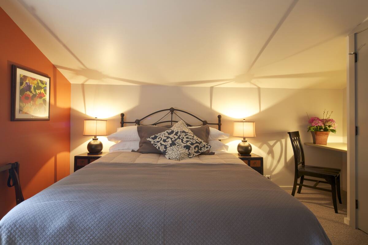 Habitación doble Confort, 1 cama Queen size, vista al jardín | Ropa de cama de alta calidad, edredón y camas con pillow-top