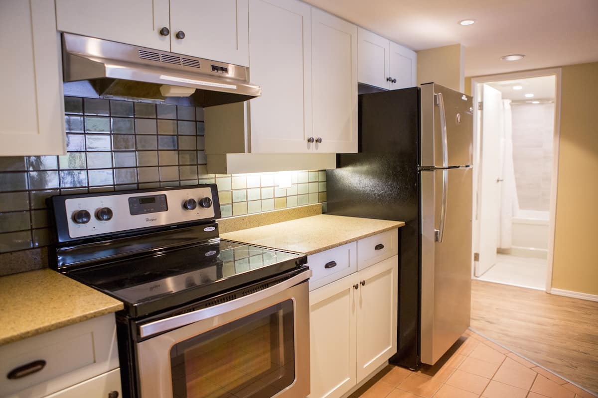 the garibaldi suite | private kitchen | fridge, microwave, oven, stovetop