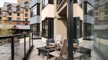 Appart'hôtel Luxe, 3 chambres, vue établissement | Terrasse/Patio