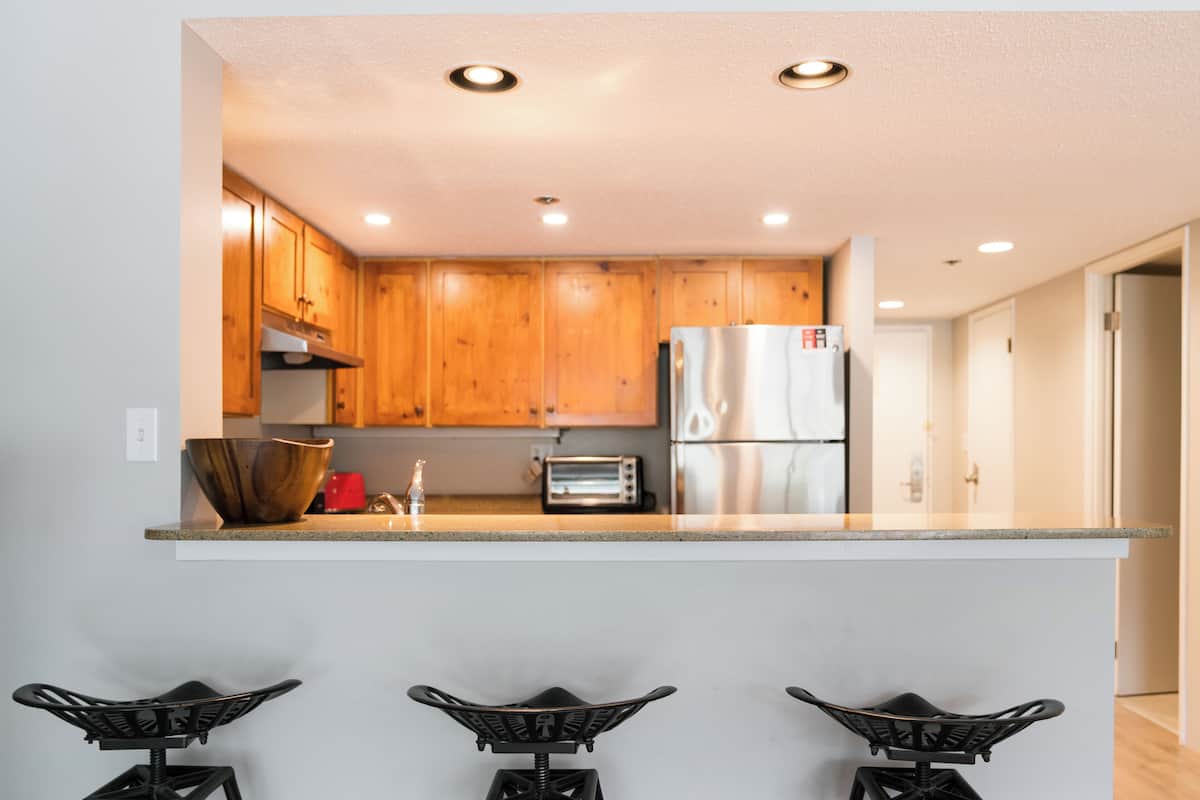 the tantalus suite | in-room dining