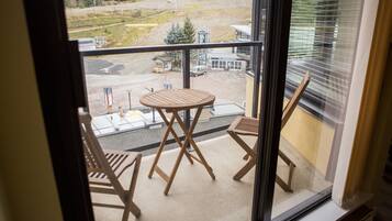 The Tantalus Suite | Terrace/patio