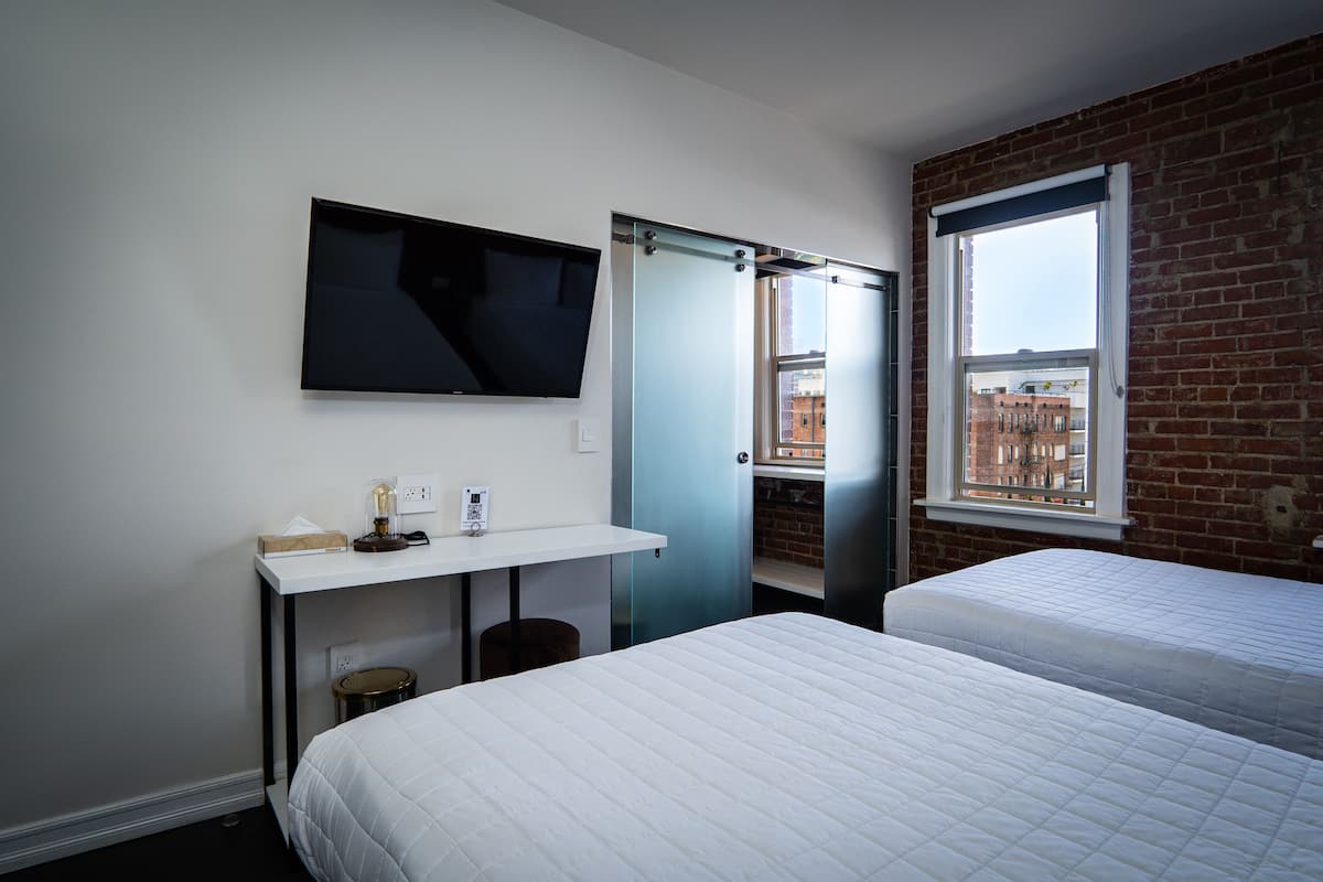 1 bedroom, desk, iron/ironing board, free WiFi