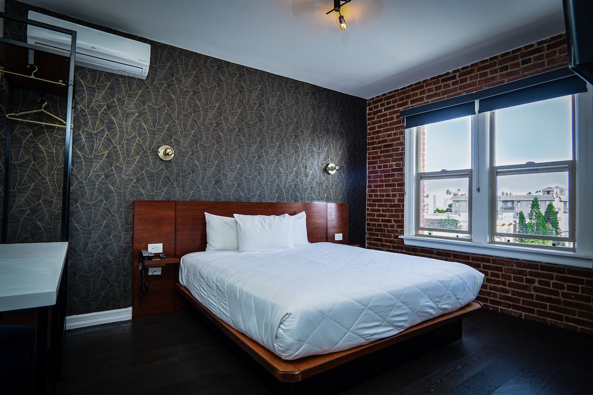 1 bedroom, desk, iron/ironing board, free WiFi