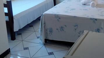 Frigobar, cortinas blackout, camas extras/dobráveis (sobretaxa)