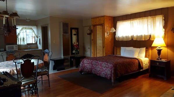 Studio, 1 keskisuuri parisänky | Oleskelualue | Taulutelevisio, takka