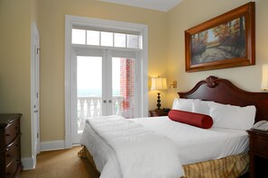 Desk, blackout curtains, iron/ironing board, free WiFi - The Inn at Ole Miss (University)