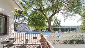 Camera Deluxe con letto matrimoniale o 2 letti singoli, accesso alla piscina (Liberdade) | Vista balcone