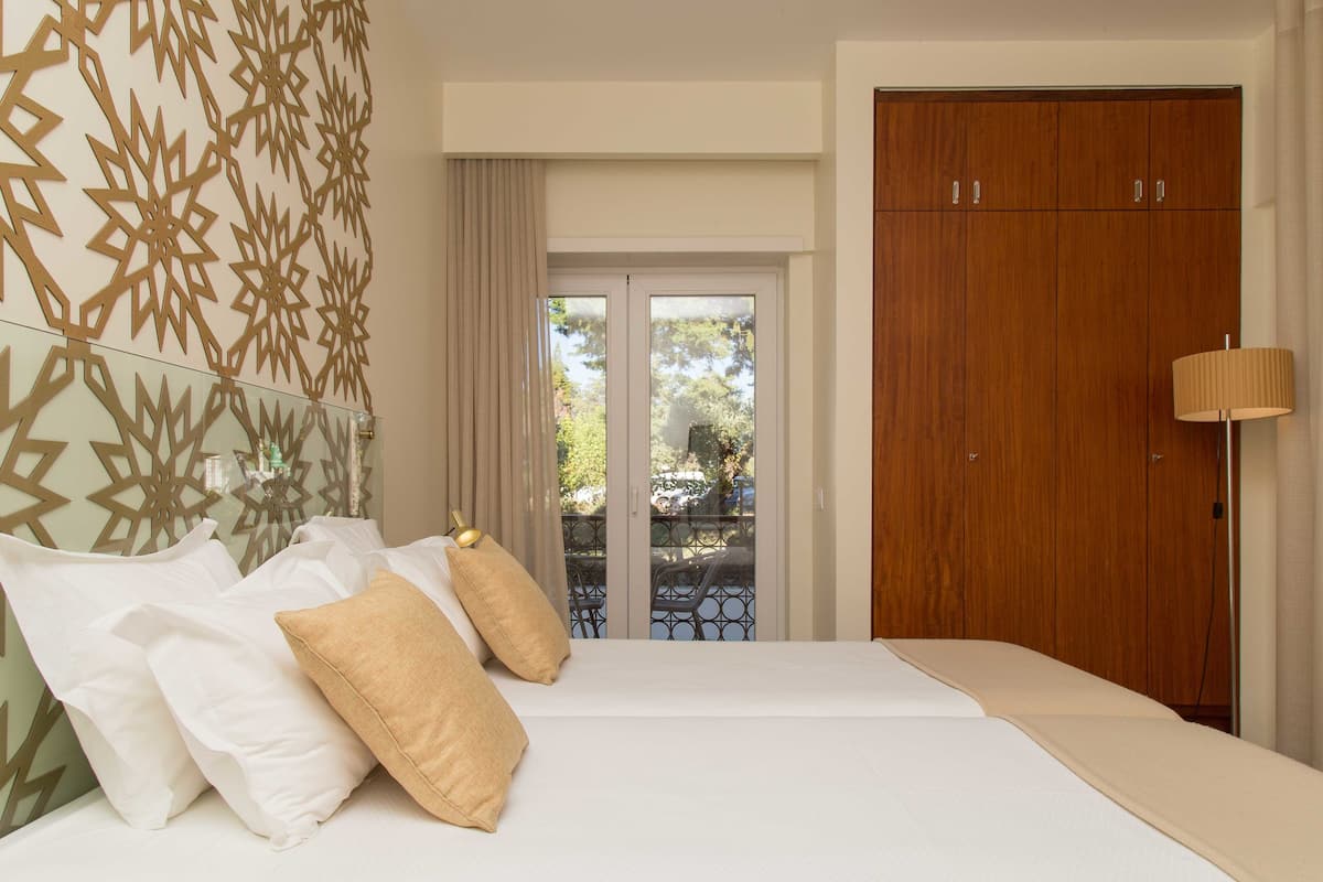 Habitación con 1 cama matrimonial o 2 individuales, balcón, vista a la montaña | 1 habitación, ropa de cama de alta calidad y camas con pillow-top
