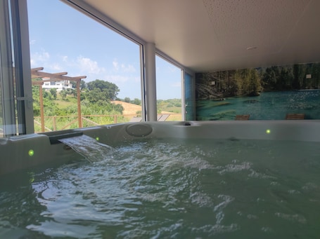 Massages des tissus profonds, massages. Aires da Serra Hotel