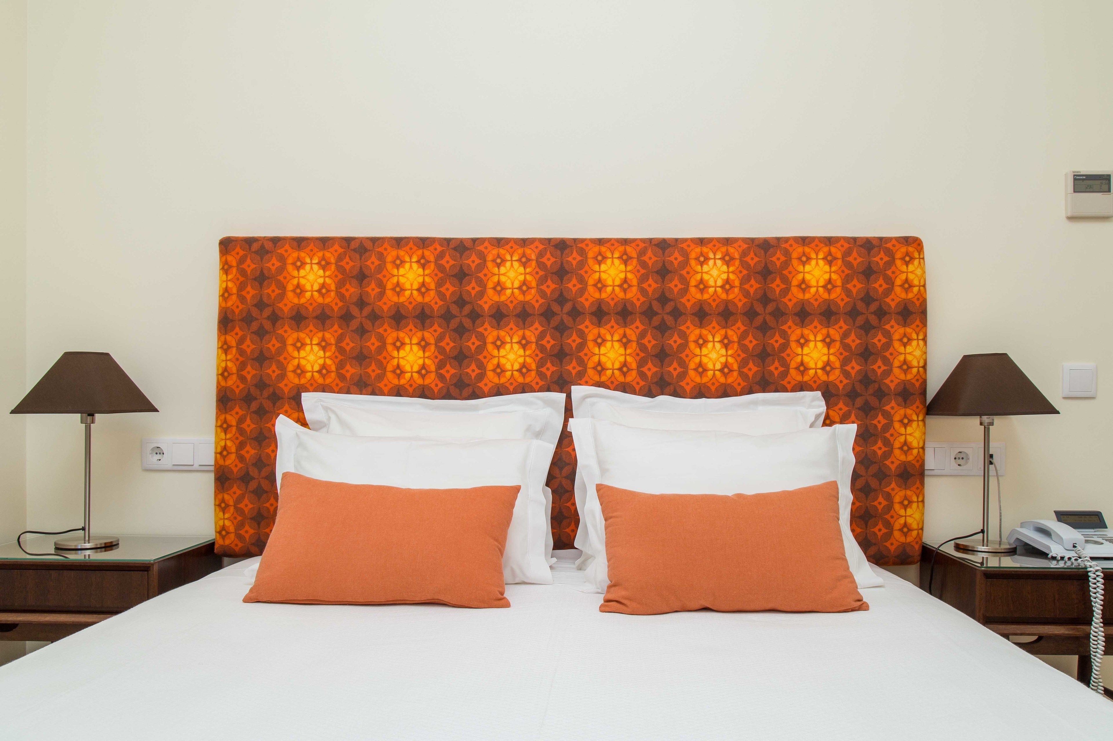 双人房, 阳台, 山景 | 高档床上用品、加厚床垫、客房内保险箱、特色装修