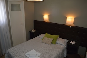 Caja de seguridad en la habitación, wifi gratis y ropa de cama