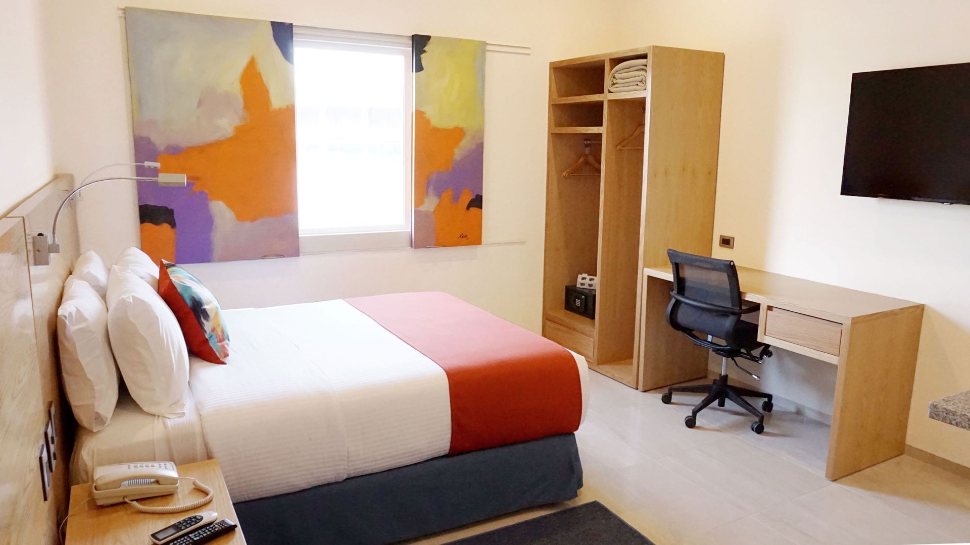 Premium bedding, down comforters, in-room safe, individually decorated