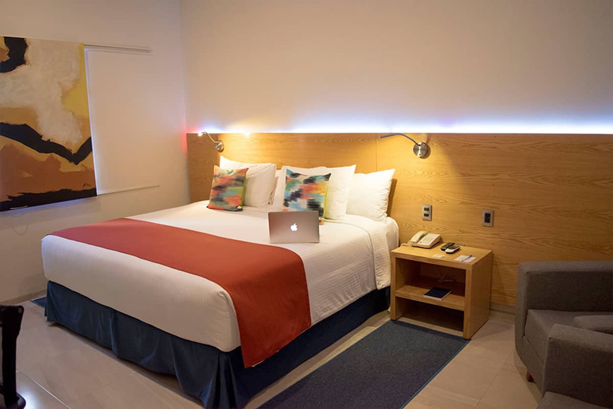 Suite, 1 King-Bett | Hochwertige Bettwaren, Daunenbettdecken, Zimmersafe