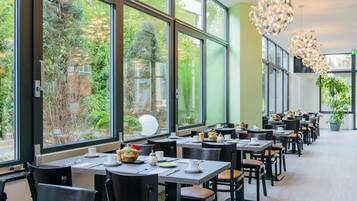 Petit déjeuner buffet compris tous les jours