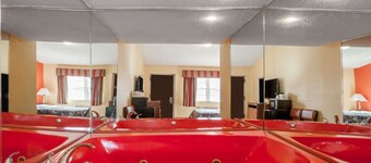 Travelodge by Wyndham Jersey City