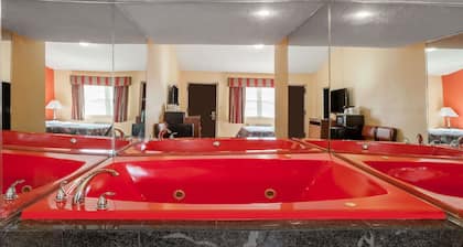 Travelodge by Wyndham Jersey City