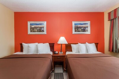 Travelodge by Wyndham Jersey City