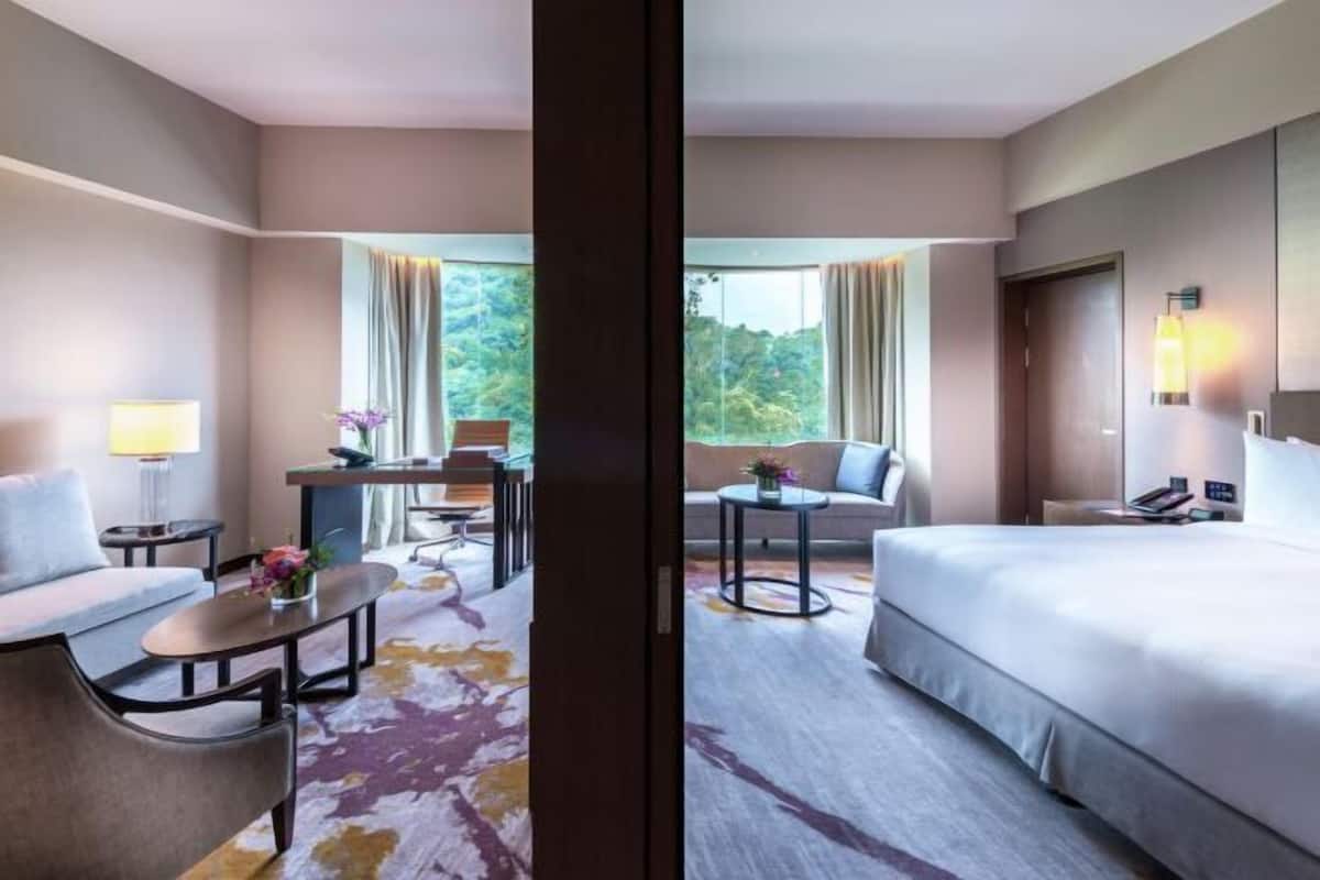 1 bedroom, hypo-allergenic bedding, minibar, in-room safe
