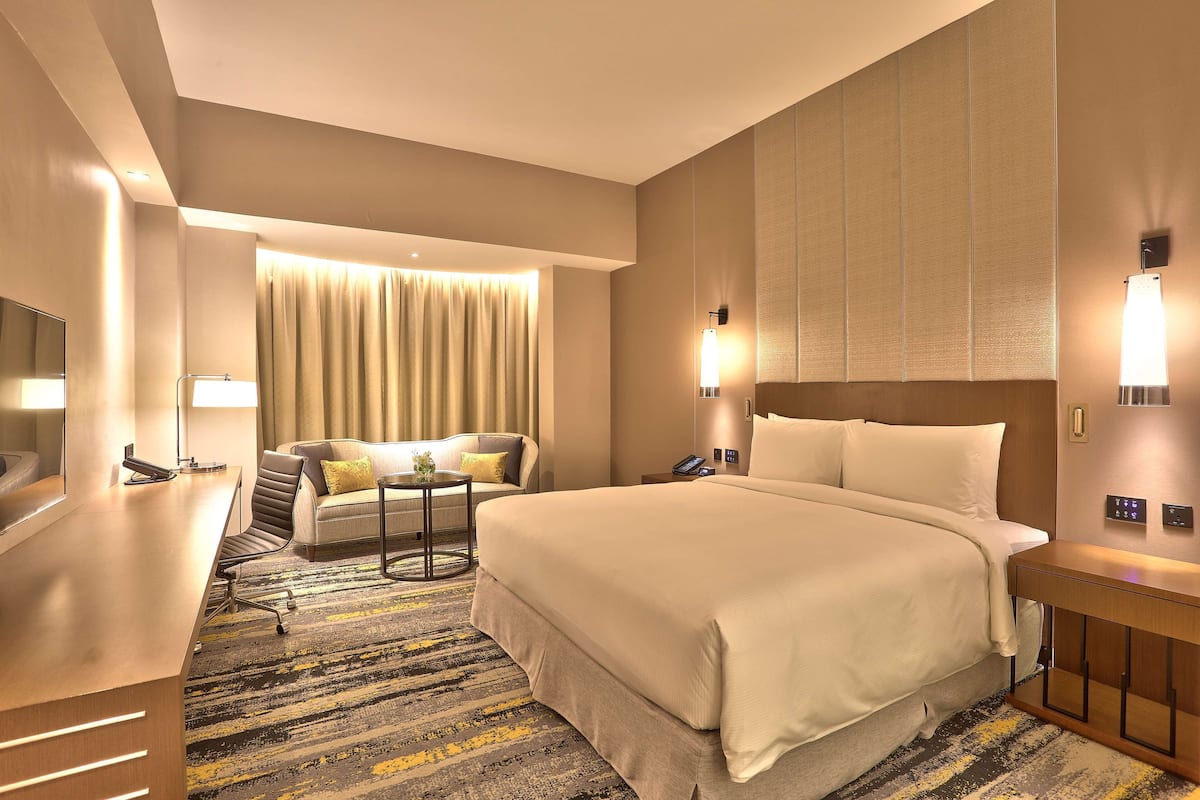 Hypo-allergenic bedding, minibar, soundproofing, iron/ironing board