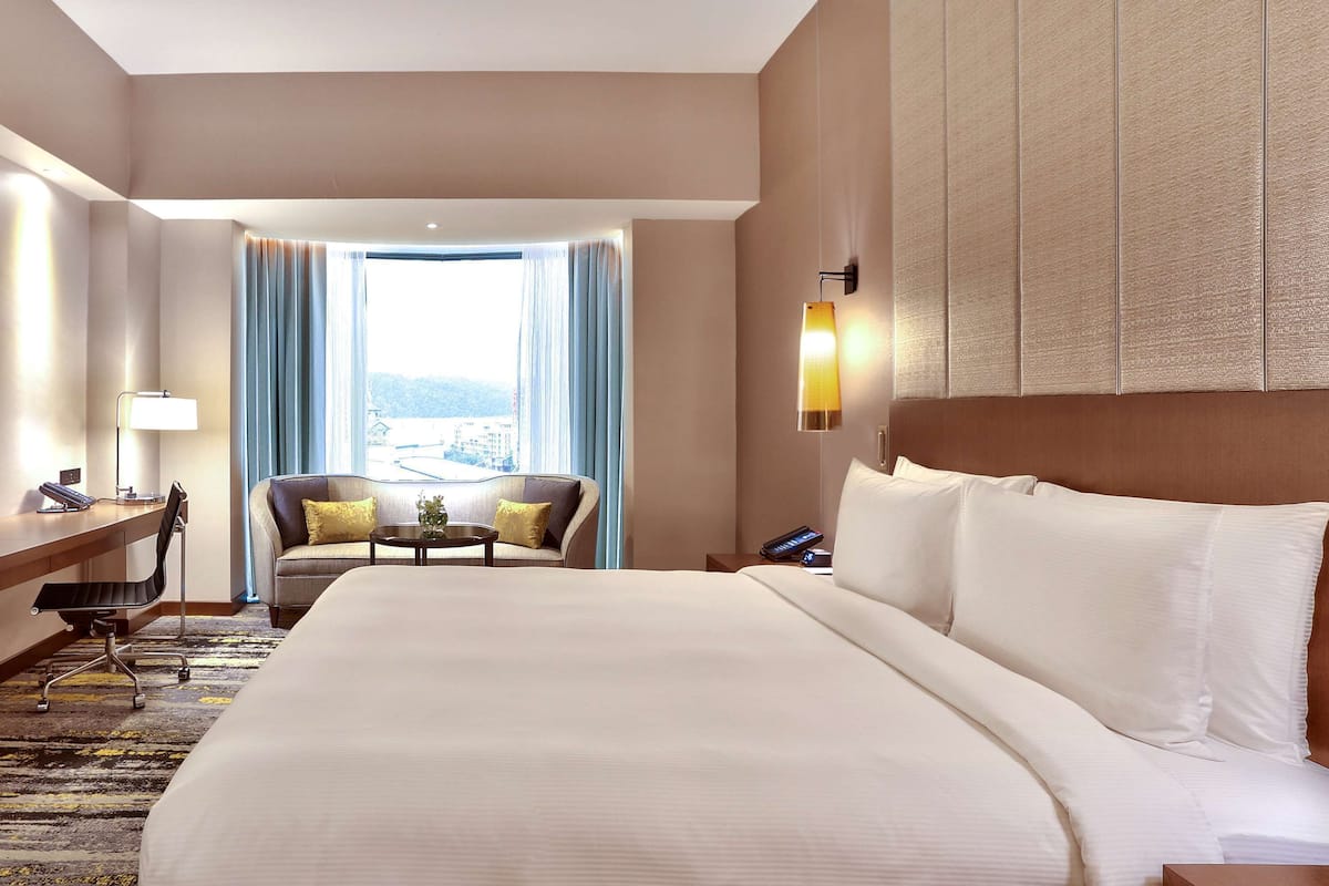 1 bedroom, hypo-allergenic bedding, minibar, in-room safe