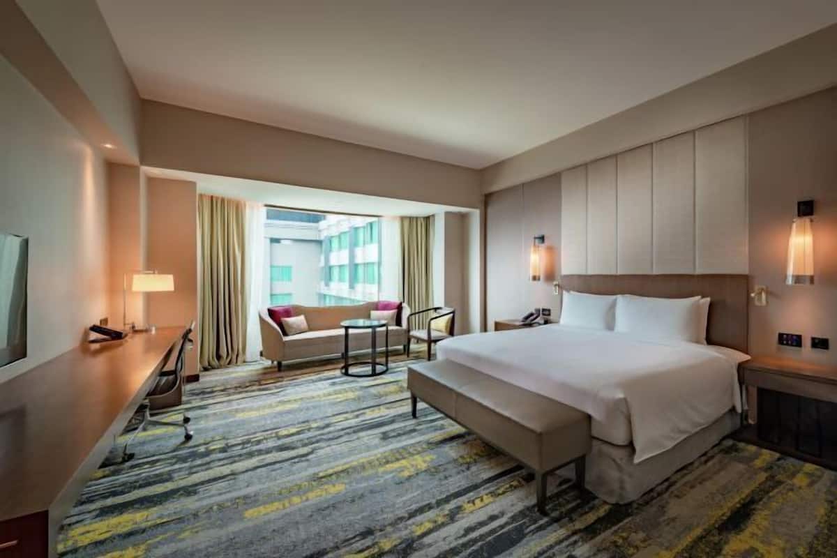 1 bedroom, hypo-allergenic bedding, minibar, in-room safe