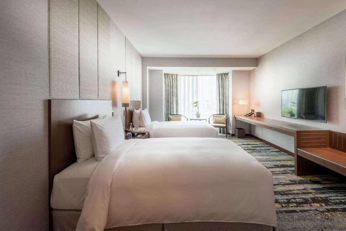 Hypo-allergenic bedding, minibar, soundproofing, iron/ironing board