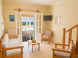 Una televisión de pantalla plana