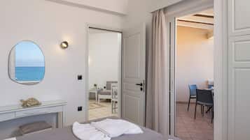 Suite, 1 slaapkamer, aan het strand | Woonruimte | Lcd-televisie