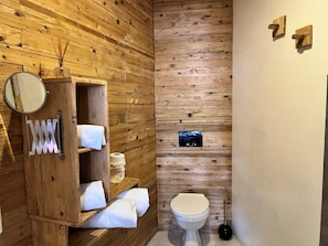 Economy Room | Bathroom